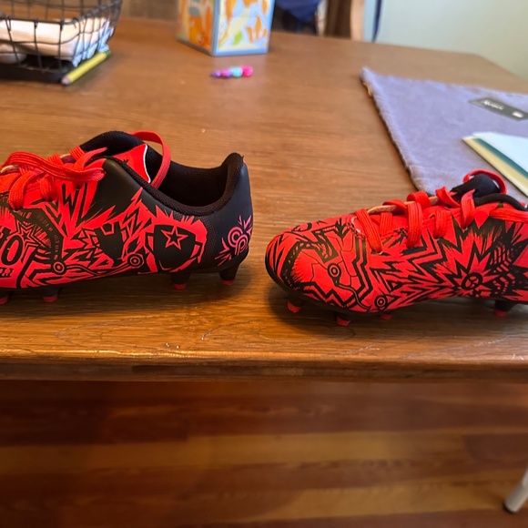 Puma Pulisic kids soccer cleats size 12 - Picture 3 of 3